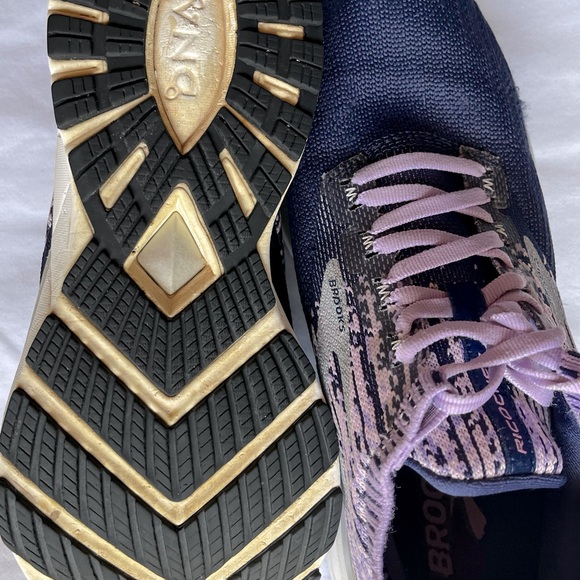 Brooks Women’s
Size 8.5 Navy and Lavender - Picture 10 of 10